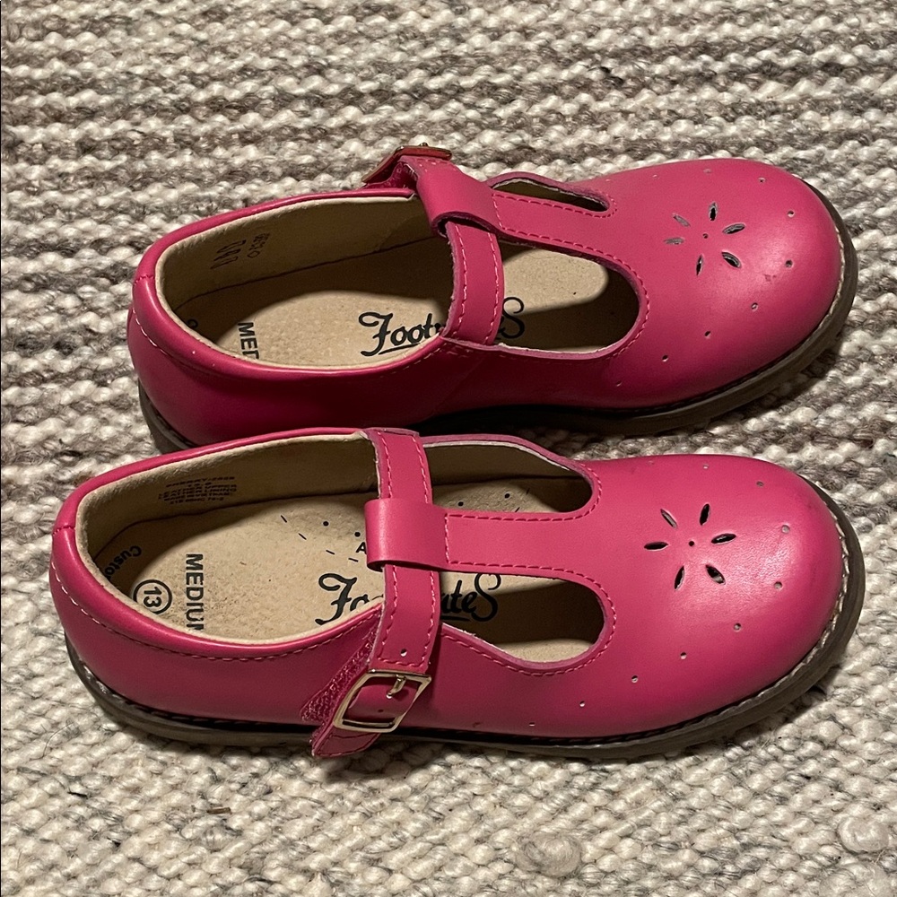 FootMates Sherry Mary Jane Dress Shoes in Fuschia, Size 13